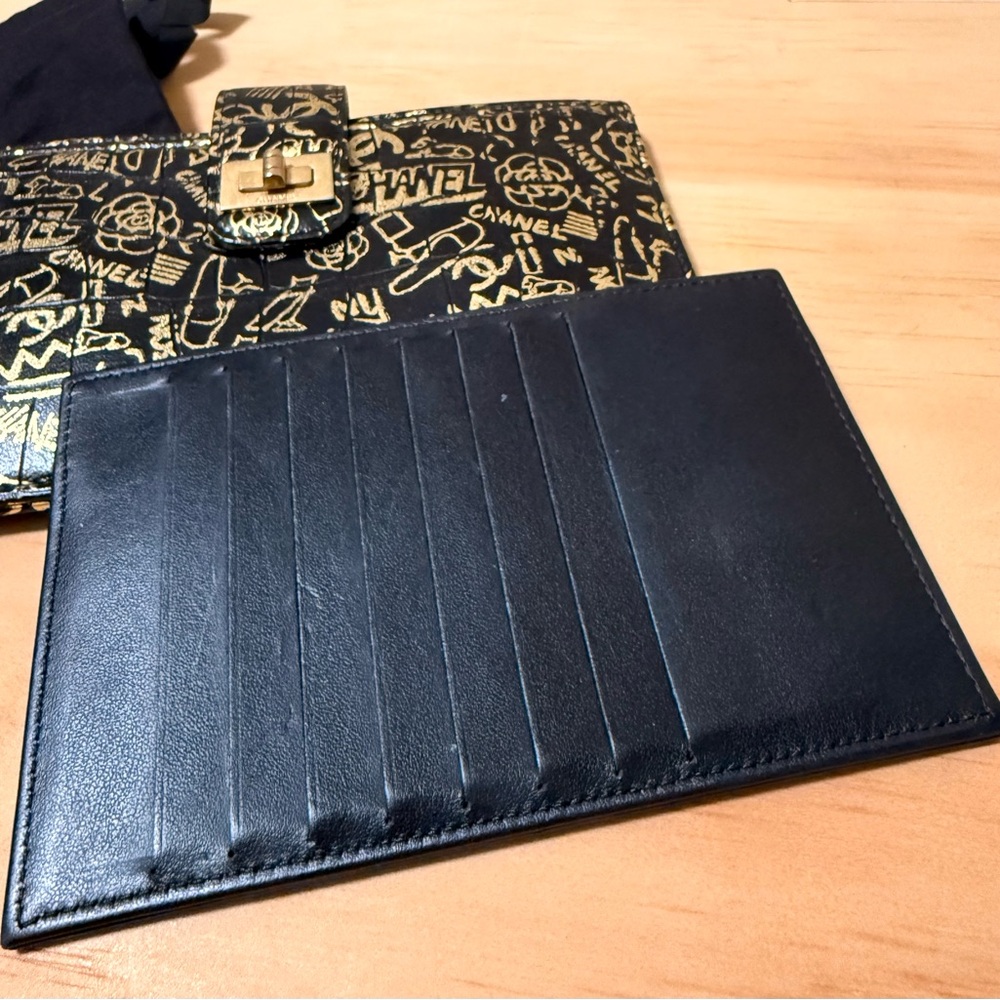 Rare CHANEL 19A Egypt Collection 2.55 Clutch Gold Graffiti With Insert - Picture 9 of 11